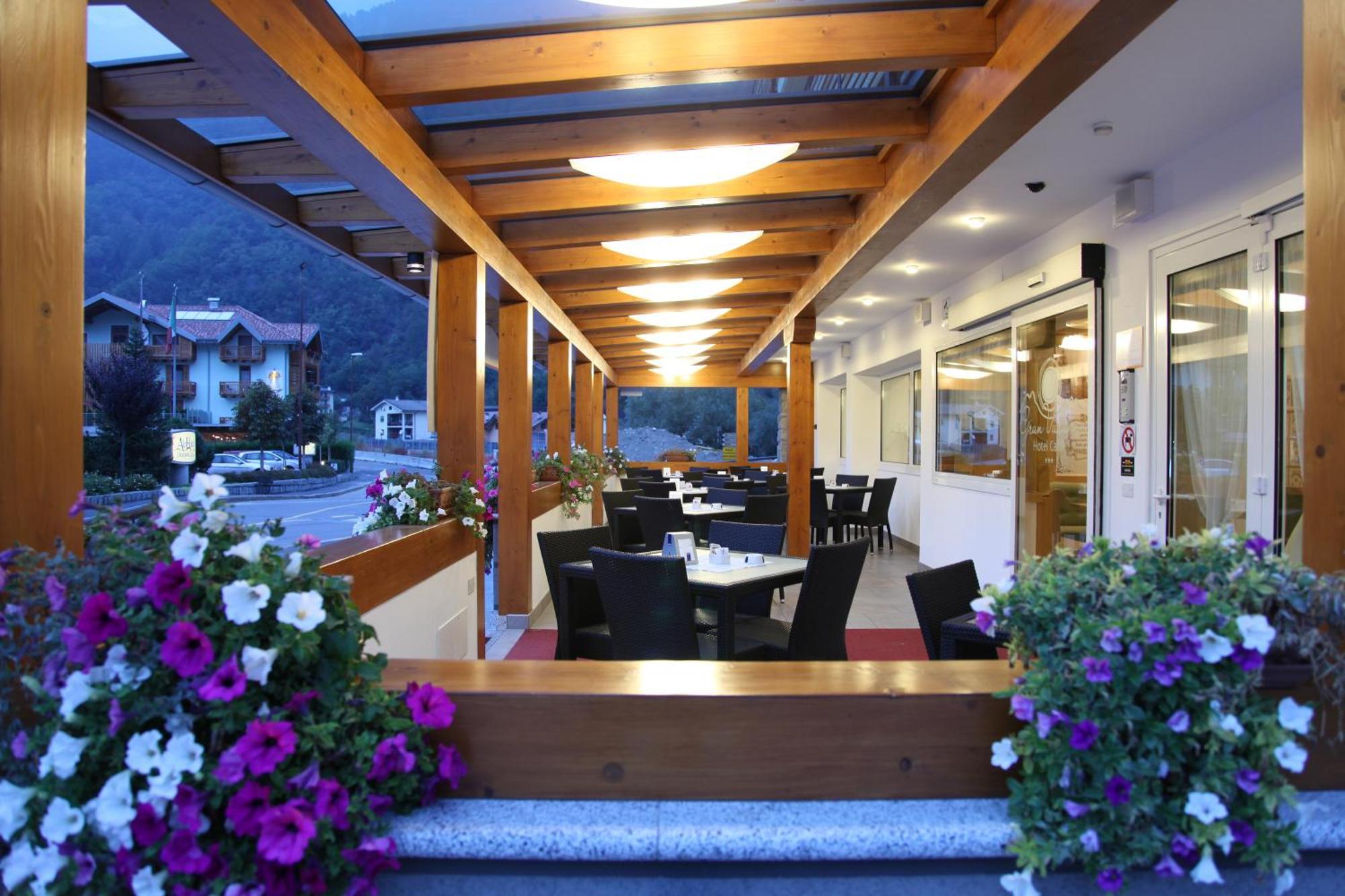 Hotel Gran Vacanze Rooms & Apartments Dimaro Ngoại thất bức ảnh
