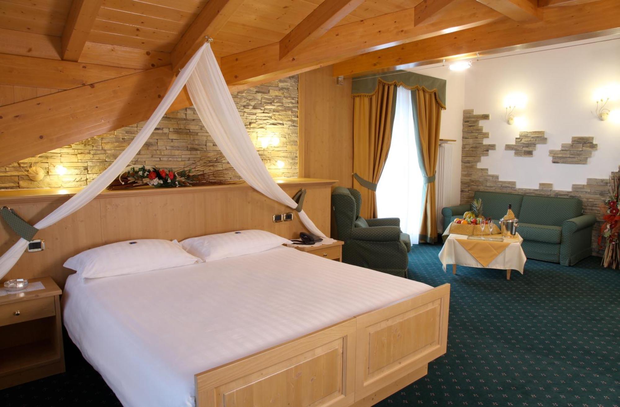 Hotel Gran Vacanze Rooms & Apartments Dimaro Ngoại thất bức ảnh