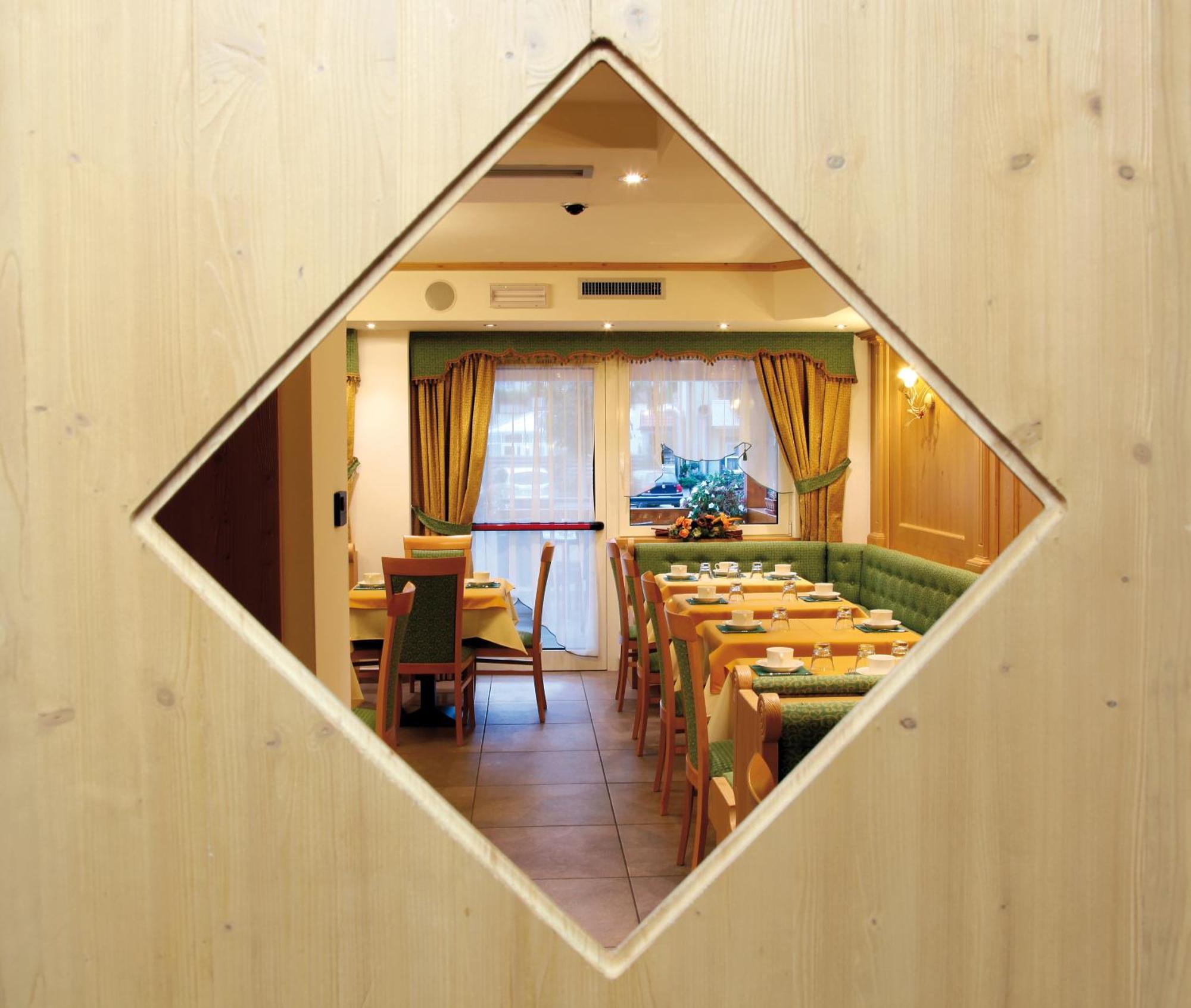 Hotel Gran Vacanze Rooms & Apartments Dimaro Ngoại thất bức ảnh