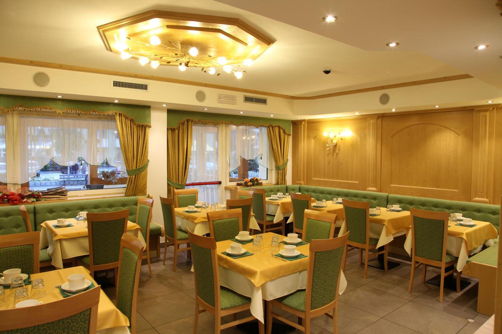 Hotel Gran Vacanze Rooms & Apartments Dimaro Ngoại thất bức ảnh